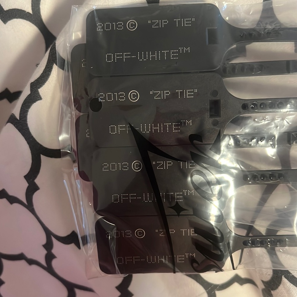 pack of offwhite zip tie black